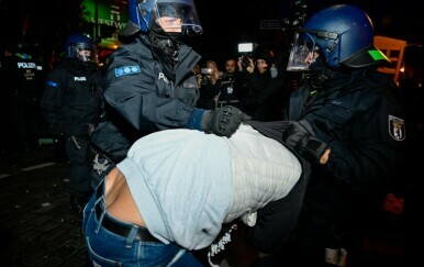 Sukob propalestinskih prosvjednika s policijom u berlinskoj četvrti Kreuzberg - 8