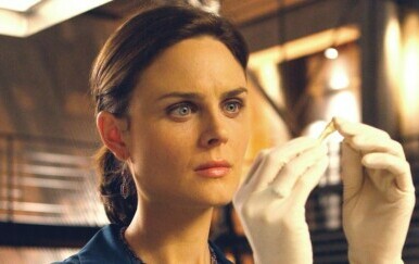 Emily Deschanel - 7