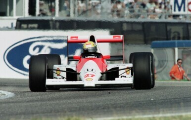 Ayrton Senna u McLarenovom bolidu 1990.