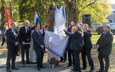 Kip svete Majke Terezije u Osijeku