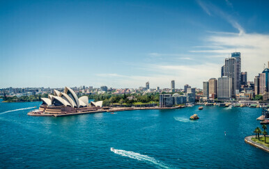 Kako se piše: Sydneyu ili Sydneyju?