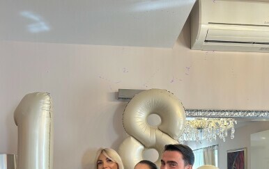 Jole sa suprugom i kćeri