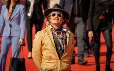 Glumac Johnny Depp na crvenim tepihu