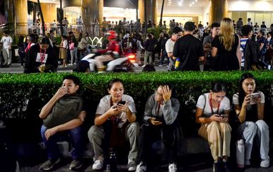 Građani na ulici nakon snažnog potresa na Filipinima