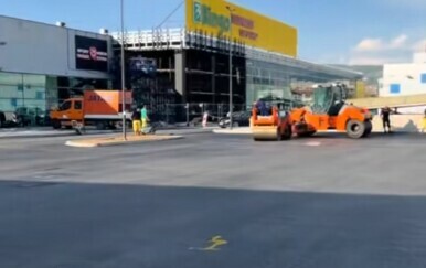 "Ovo samo u Bosni ima": Prizor ispred trgovačkog centra nasmijao gledatelje