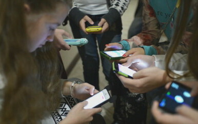 Djeca na mobitelima