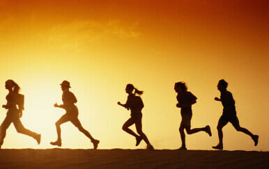 Kako se piše: nadomak cilju ili nadomak cilja