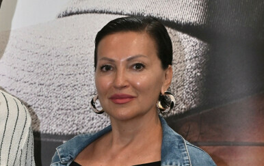 Nina Badrić u bajkerskim čizmama i jakni brenda Batakovic