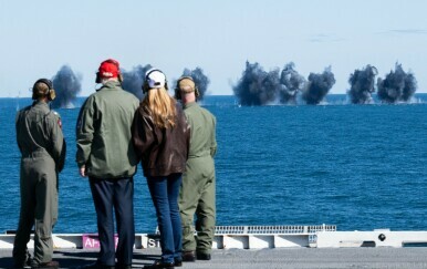Američki udari na plovila kod Venezuele zbog droge — Rusija osuđuje, pravni sporovi i prijetnje kopnenim akcijama