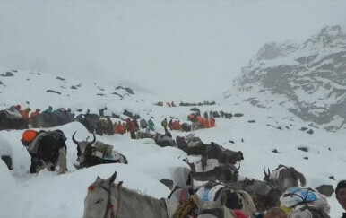 Himalaja — velika potraga na 4.900 m: 500 planinara u snježnoj oluji na Tibetu, 200 nisu se vratili