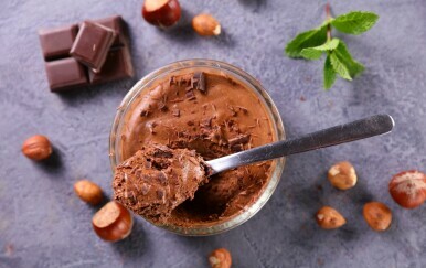 Mousse od kestena i čokolade: 10 minuta do savršenstva - na žlicu