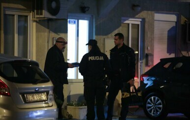 U stanu na zapadu grada nađena dva tijela bez tragova nasilja
