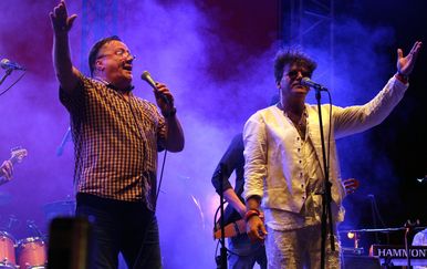 Crvena jabuka i Halid Bešlić - 1