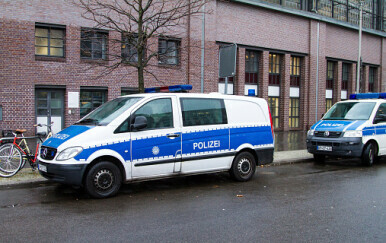 Nakon anonimne dojave, policija dojurila pred zgradu: Ono što su pronašli u podrumu šokiralo je javnost