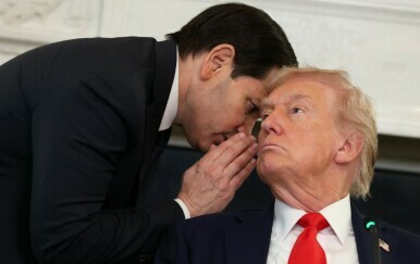 Otkriveno što je pisalo u poruci koju je Donald Trump dobio od Marca Rubia usred konferencije
