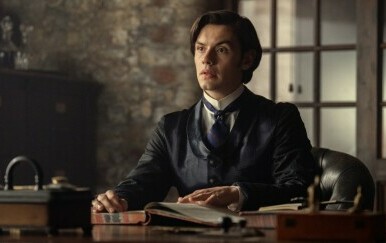 Louis Partridge - 15