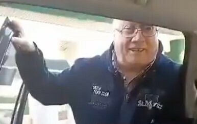Dirljiv video u kojem Halid Bešlić pjeva teško bolesnoj baki