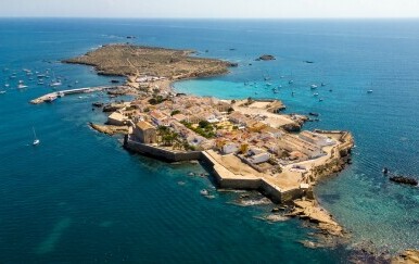 Najmanji naseljeni otok u Španjolskoj: Posebno mjesto koje turisti još nisu okupirali