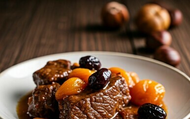 Kada se u loncu susretnu Francuska i jesen: Recept za juuneći gulaš s kestenima