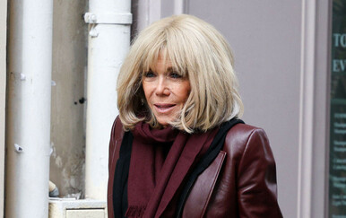 Brigitte Macron u trapezicama i čizmama s blok petom