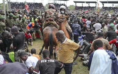 Kaos na komemoraciji popularnom oporbenom političaru u Keniji, Railu Odingu