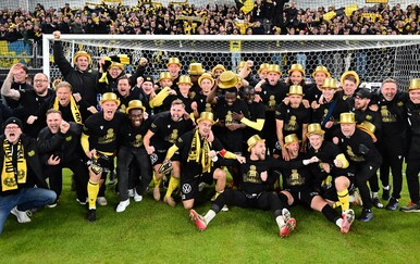 Mjällby slavi titulu s navijačima
