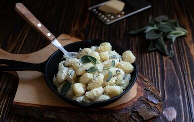 Jednostavno (i) savršeno: Recept za domaće njoke u umaku od maslaca i kadulje