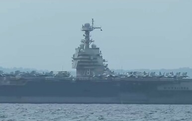 Nosač aviona stigao u Split - 1