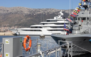 Amerikanci prodali rusku jahtu Amadea, a Royal Romance još je u Splitu. Vlasnik traži odštetu