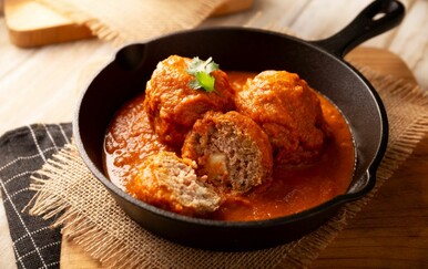 S mirisom Mediterana: Recept za mesne okruglice punjene feta sirom