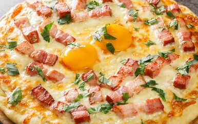 Pizza carbonara recept