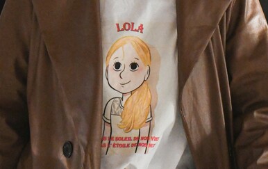 Majice s likom Lole Daviet nosili su njezin brat i majka