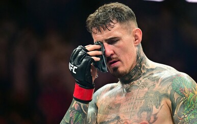 VIDEO Katastrofa za UFC: Godinu dana se čekalo borbu za teškašku titulu, završila je poništena nakon četiri minute