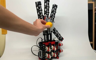 VIDEO Tinejdžer zajedno s ocem obični Lego pretvorio u ozbiljnu robotiku
