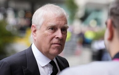 Uhićenje bez presedana: "Užasna" fotografija prestravljenog Andrewa šokirala javnost