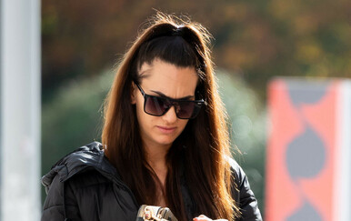 Ulična moda Šibenik u superskinny trapericama i čizmicama