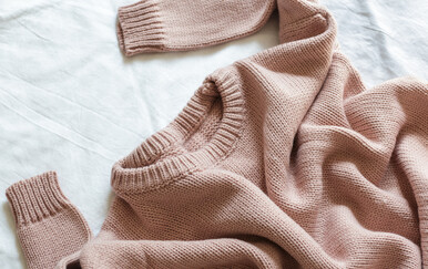 Kako stilizirati pulovere? 5 kombinacija s debljim puloverom