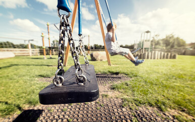 Kako se piše: ljuljačci ili ljuljački