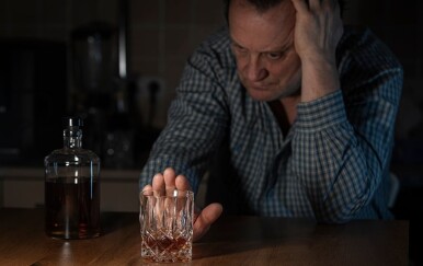 Neočekivani učinak: Popularni lijekovi usporavaju ulazak alkohola u krvotok!