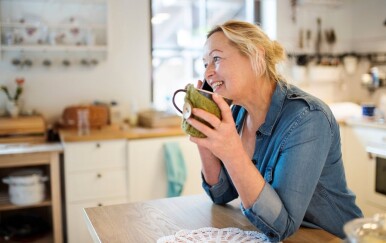Najvažnija stvar koju žene starije od 50 godina trebaju raditi svakog poslijepodneva za zdravo starenje