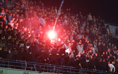 Pogledajte zašto je sudac prekinuo utakmicu u Vinkovcima: Ultrasi dignuli poruku "Oko za oko", a onda...