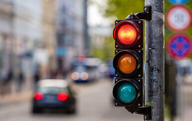 Muškarac usred dana oteo dijete (2) majci dok je čekala na semaforu