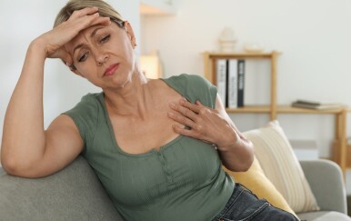 Nitko ne govori o ovome: Skriveni simptom menopauze koji muči više od 90 % žena!
