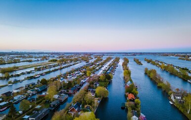 Popularno odmaralište na sjeveru Europe: Neobično jezero s još neobičnijim otocima