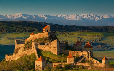 "Puževa kućica" na impozantnoj stijeni: Srednjovjekovna utvrda s - Kulom slanine