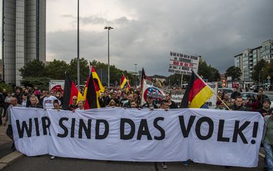 Članovi pokreta "Pro Chemnitz" na maršu kroz grad Chemnitz (Foto: AFP)