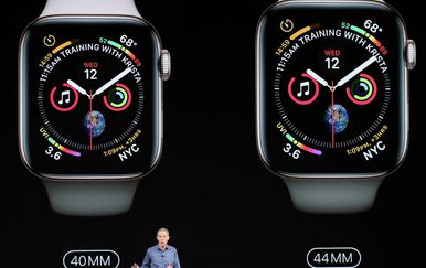 Tim Cook i Apple Watch Series 4 (Foto: AFP)