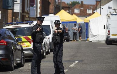 Londonska policija ispred restorana u Salisburyju, arhiva (Foto: AFP)