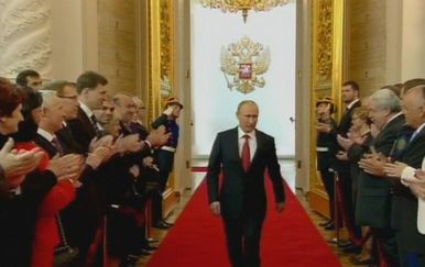 Vladimir Putin na crvenom tepihu (Foto: Dnevnik.hr)