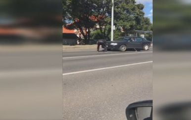 Zaustavljali automobile i kupili novac s ceste (Foto: Dnevnik.hr)